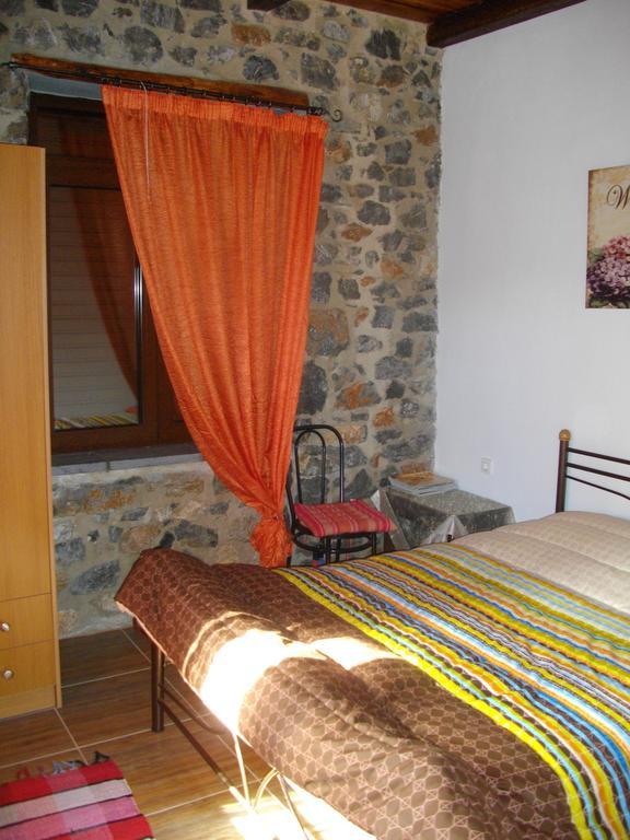 Ksenonas Chrusovitsi Hotell Khrisovítsion Exteriör bild