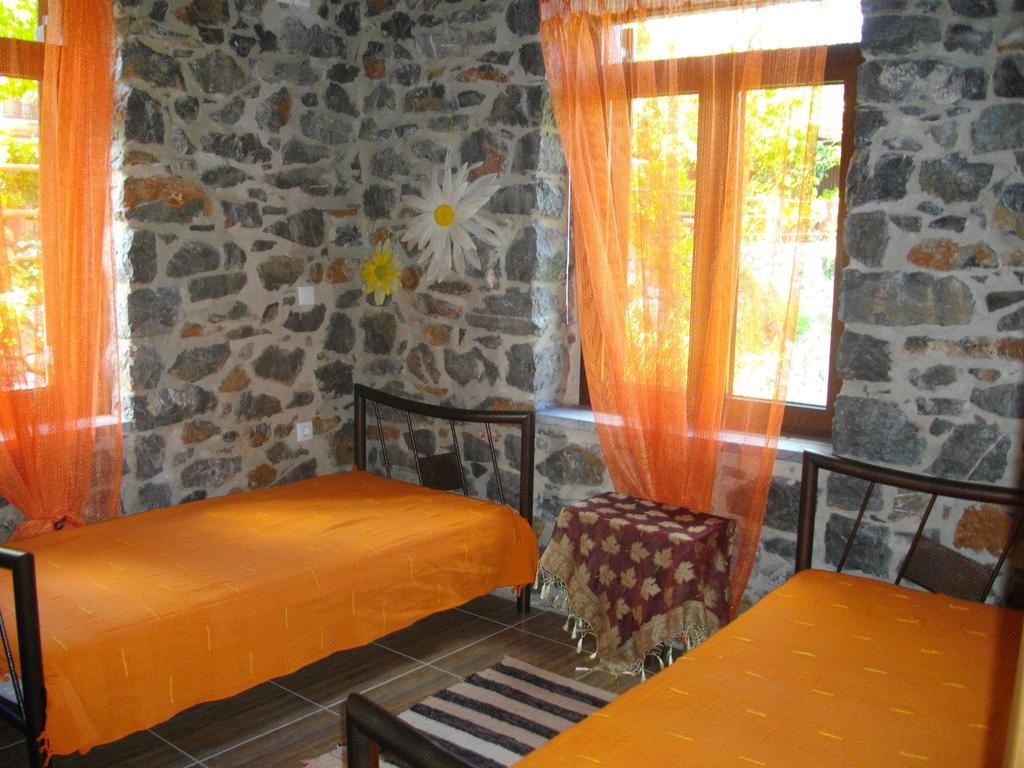 Ksenonas Chrusovitsi Hotell Khrisovítsion Exteriör bild