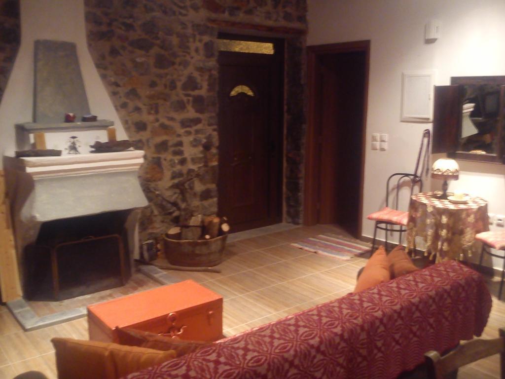 Ksenonas Chrusovitsi Hotell Khrisovítsion Exteriör bild